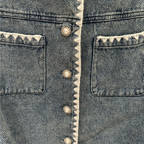 Adorable Jean jacket with pearl buttons size S - Picture 2 of 6